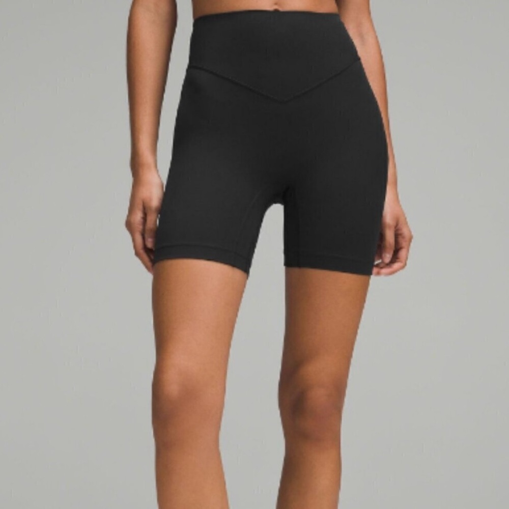 Lululemon Breezethrough 6” Shorts - NEW